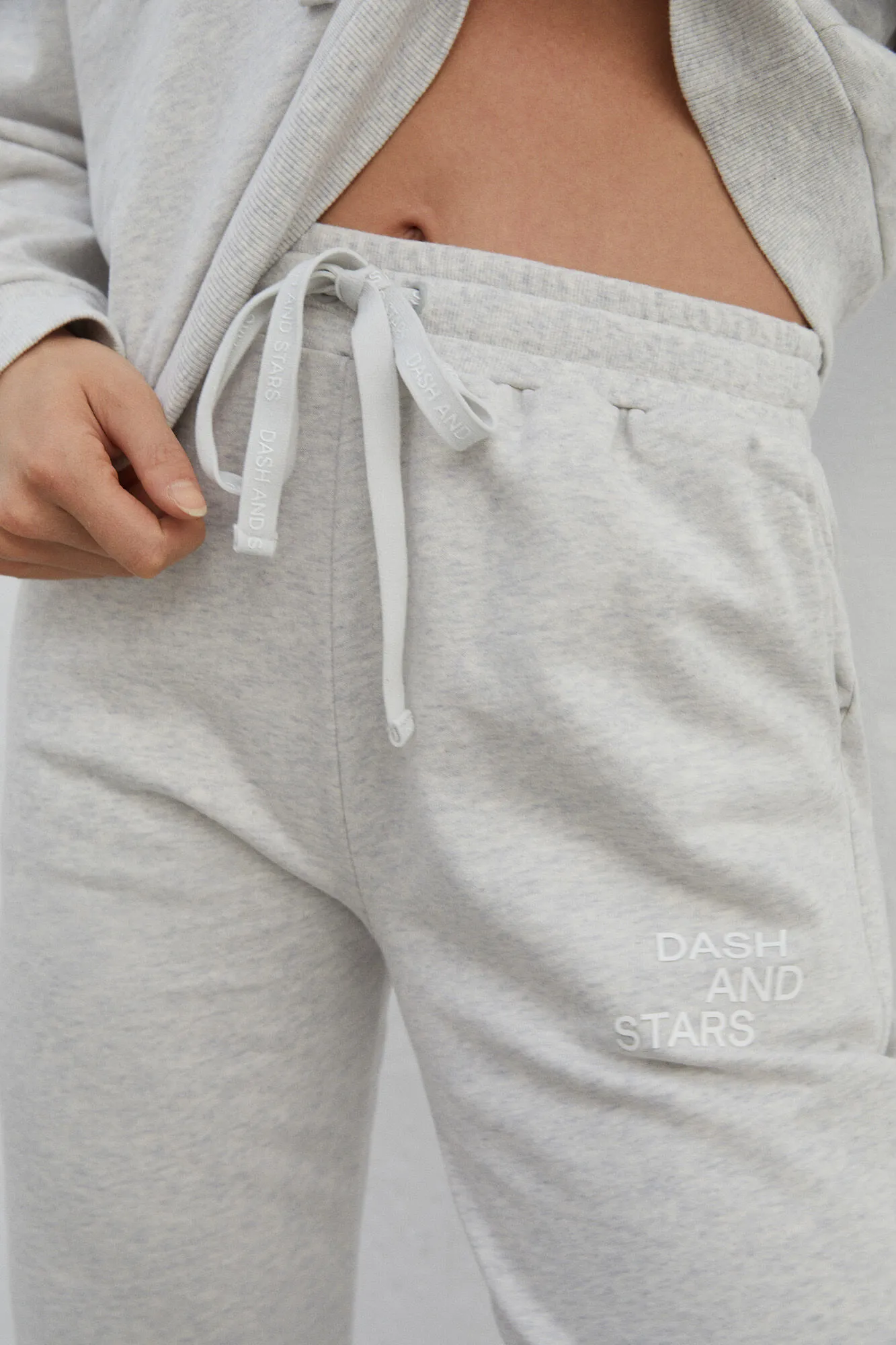 Dash and Stars Pantalón jogger 100% algodón gris