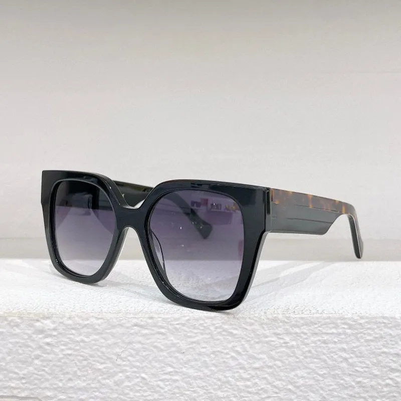 Gafas de sol para hombres y mujeres Diseñadores 1300S Placa anti-ultravioleta Marco completo Gafas retro Whit Box 1300