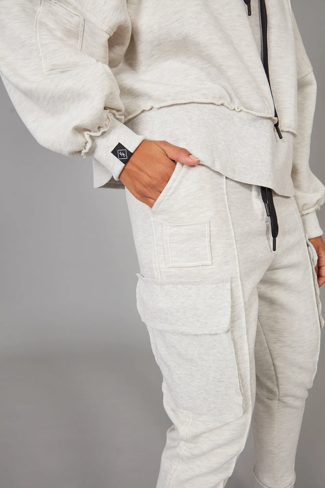 Jogger parches & bolsillos GRIS CLARO