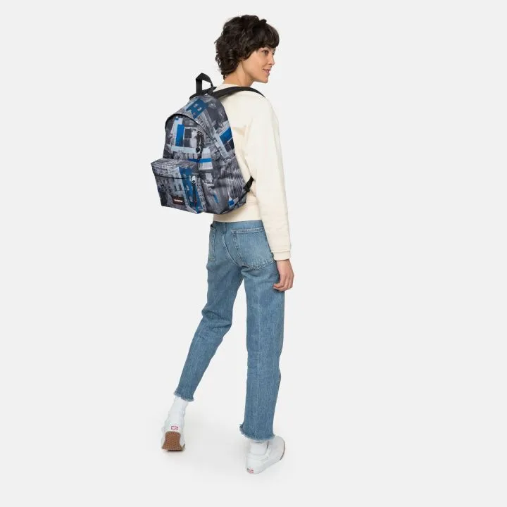 MOCHILA EASTPAK Padded Pak’r® 24 litros EK62073Y Chroblue urbana ciudad edificios grises y azules