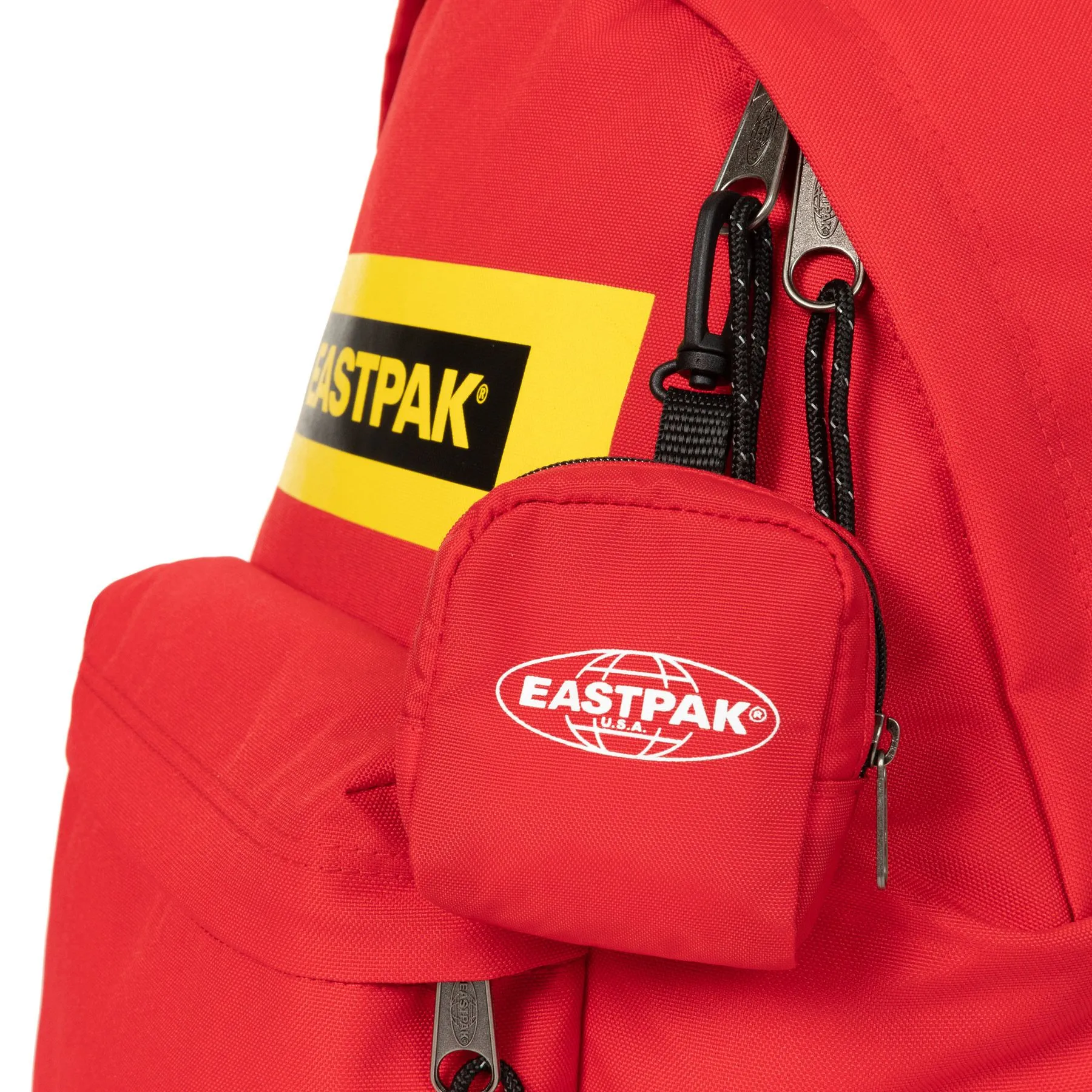 MOCHILA EASTPAK Padded Pak’r® 24 litros EK620O06 Bold SilkSailor Roja con logo y llavero extraíble