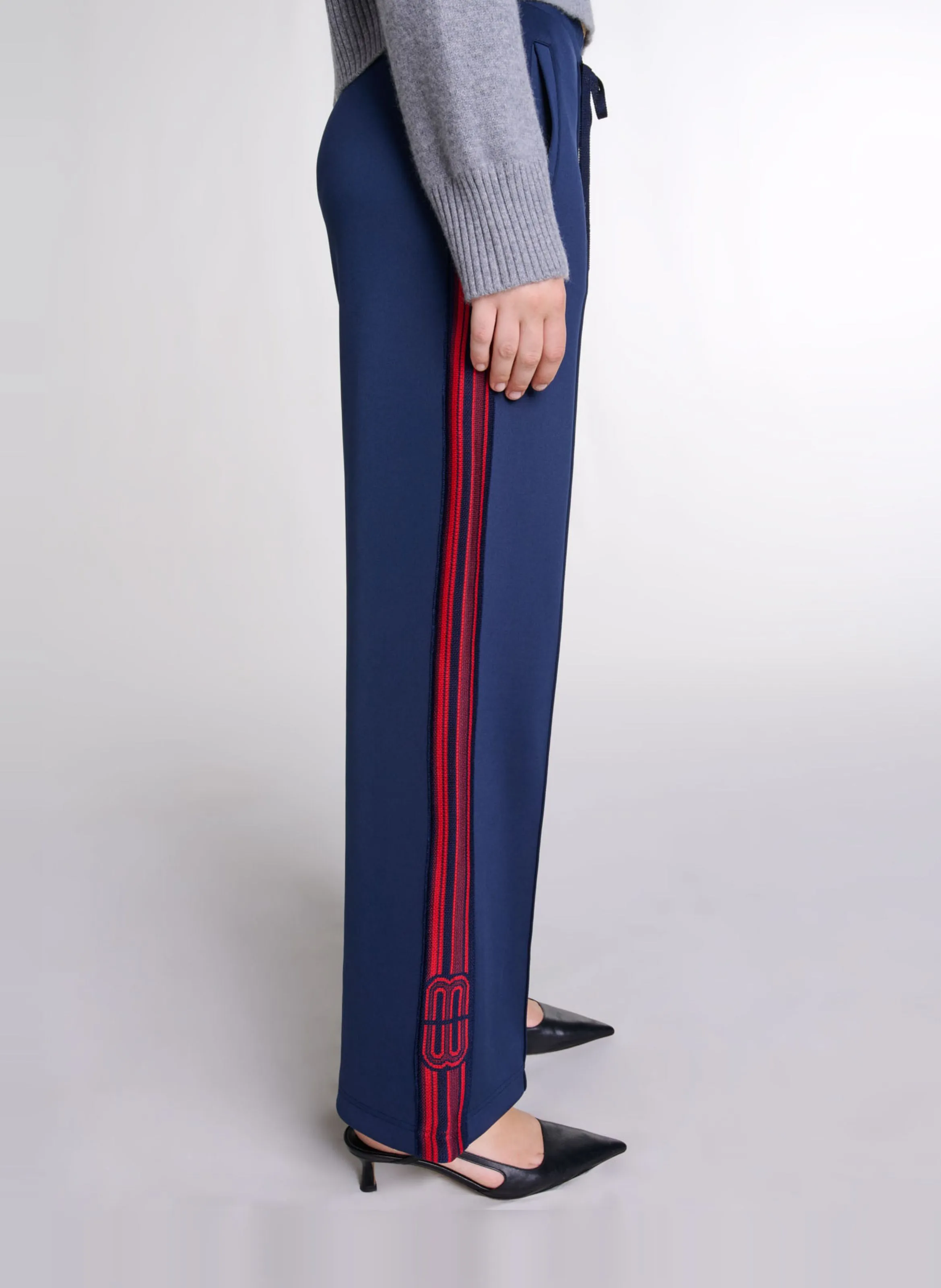 Pantalón jogger ancho bordado en azul