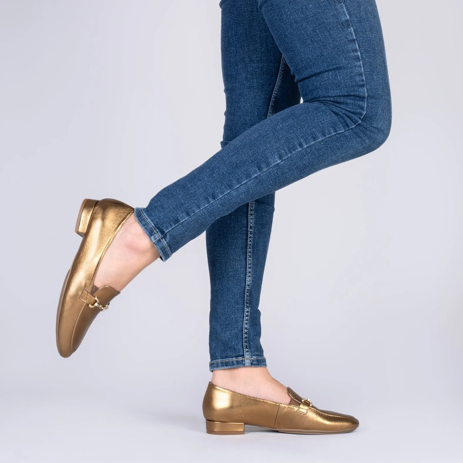 STYLE - Mocasines con detalle metalizado BRONCE