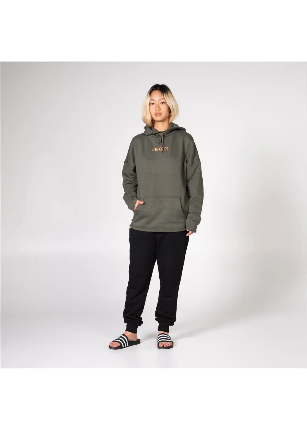 Sudadera Oversized NIKITA Mujer con capucha BERNER PO HOODIE OLIVE  Ref. NMWFBER verde oliva