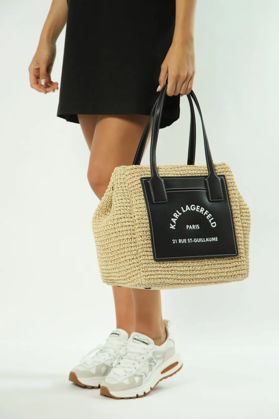 Tote bag de mimbre con negro y logo 